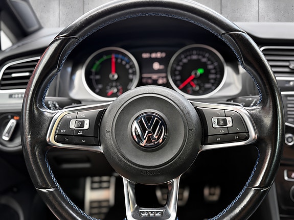Volkswagen Golf VII 13 of 30
