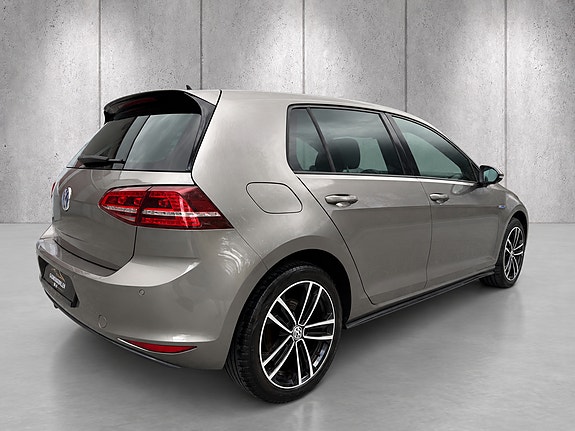 Volkswagen Golf VII 5 of 30