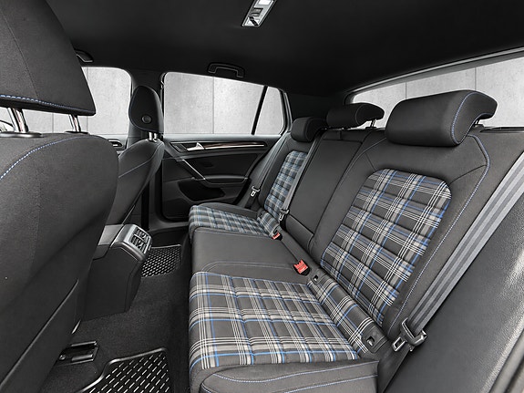 Volkswagen Golf VII 18 of 30