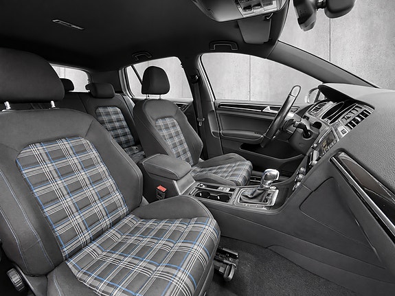 Volkswagen Golf VII 16 of 30