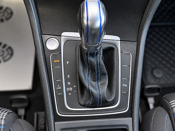 Volkswagen Golf VII 22 of 30