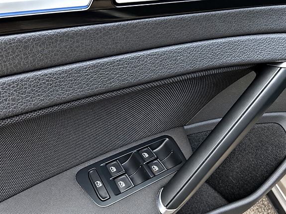 Volkswagen Golf VII 30 of 30