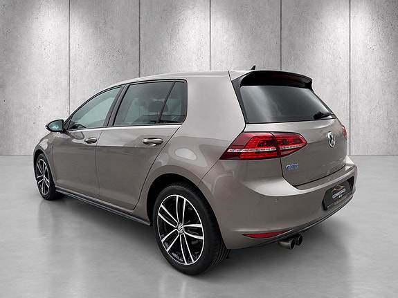 Volkswagen Golf VII 7 of 30