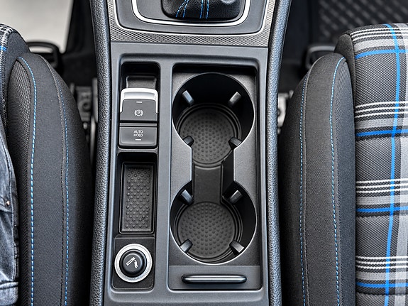 Volkswagen Golf VII 23 of 30