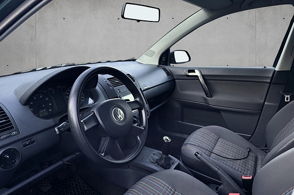Volkswagen Polo 9 of 16