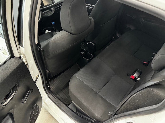 Toyota Yaris 25 of 30