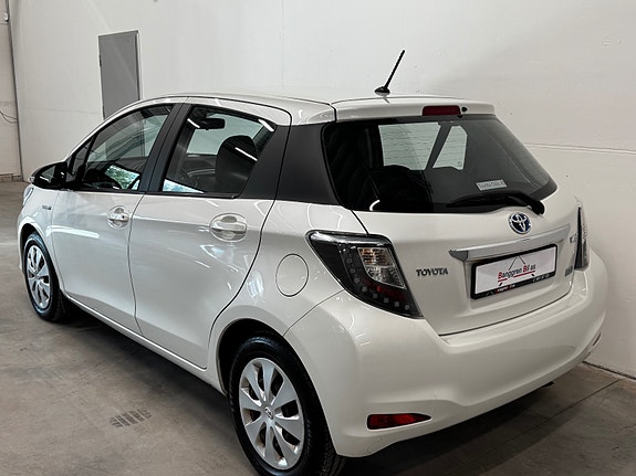 Toyota Yaris 21 of 30