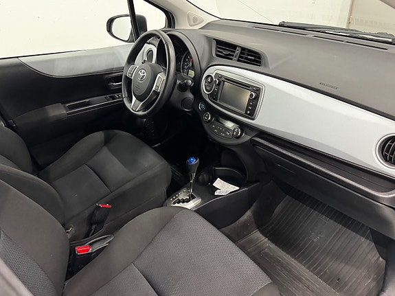 Toyota Yaris 9 of 30