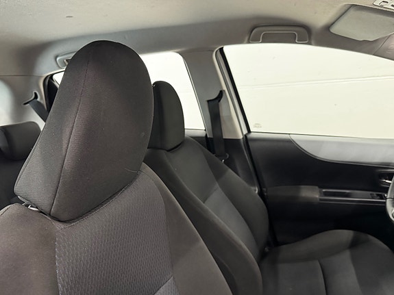 Toyota Yaris 11 of 30