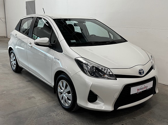 Toyota Yaris 3 of 30