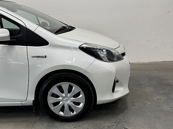 Toyota Yaris 4 of 30