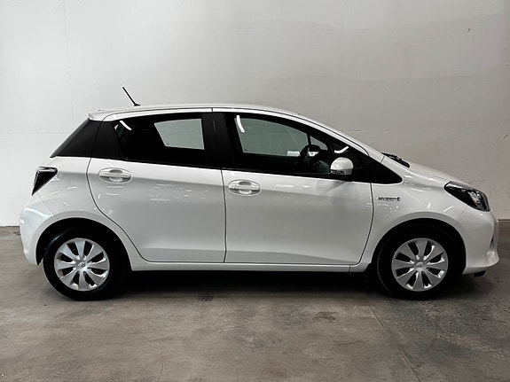 Toyota Yaris 6 of 30