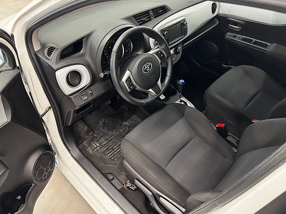 Toyota Yaris 30 of 30