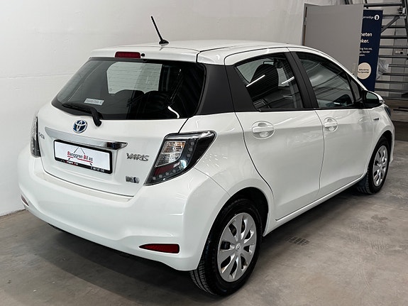 Toyota Yaris 18 of 30