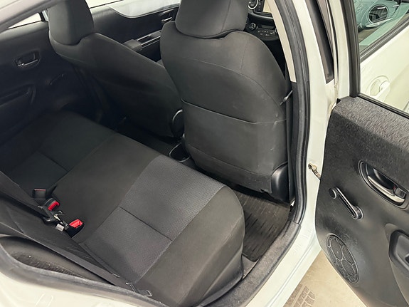 Toyota Yaris 14 of 30