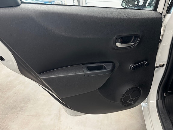 Toyota Yaris 24 of 30