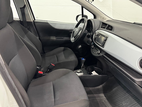Toyota Yaris 10 of 30
