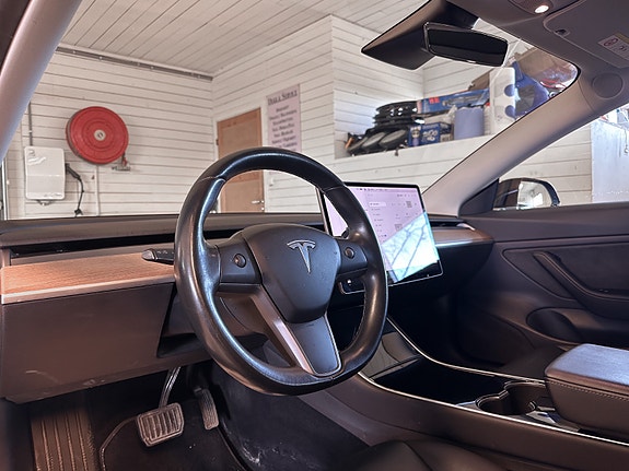 Tesla Model 3 7 of 30