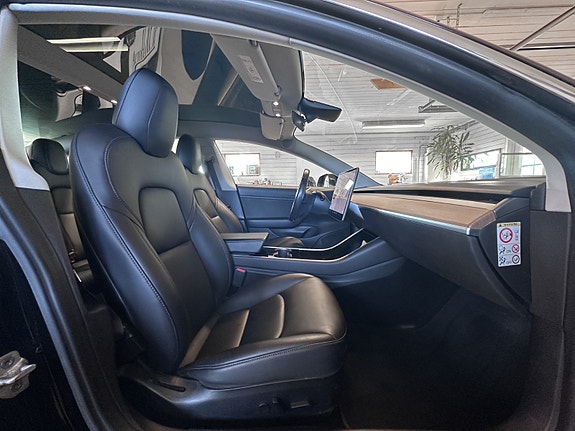 Tesla Model 3 11 of 30