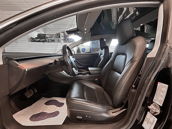 Tesla Model 3 8 of 30