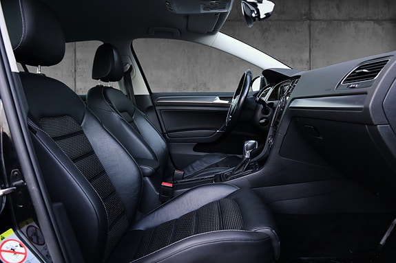 Volkswagen Golf VII 14 of 21