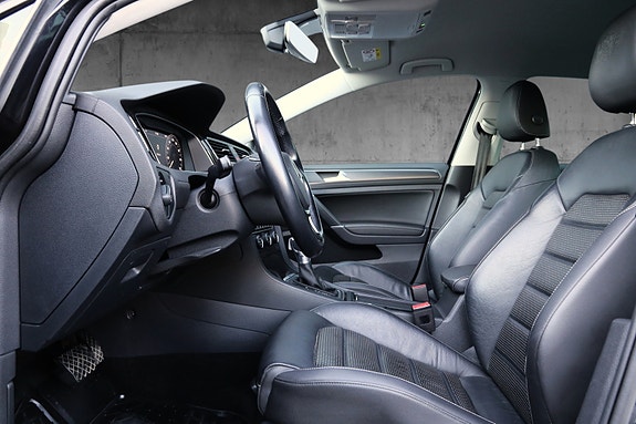 Volkswagen Golf VII 11 of 21