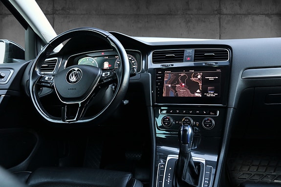Volkswagen Golf VII 16 of 21