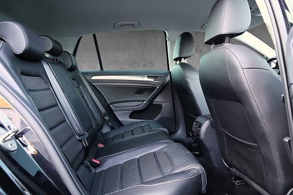Volkswagen Golf VII 13 of 21