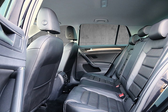 Volkswagen Golf VII 12 of 21