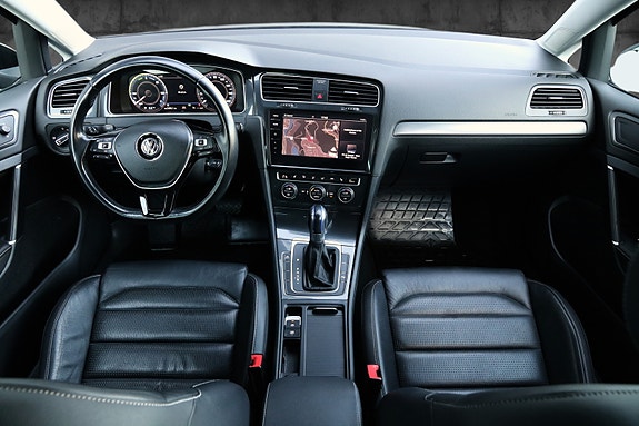 Volkswagen Golf VII 9 of 21
