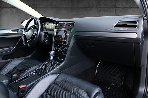 Volkswagen Golf VII 15 of 21