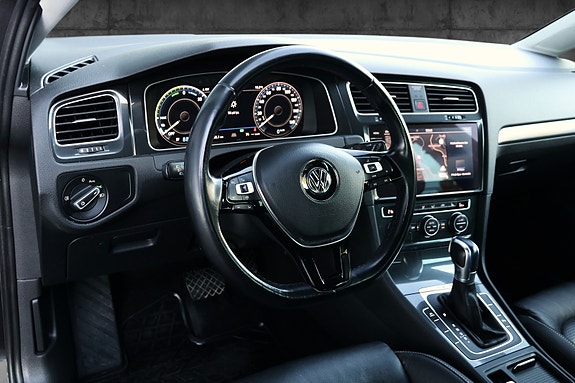 Volkswagen Golf VII 10 of 21