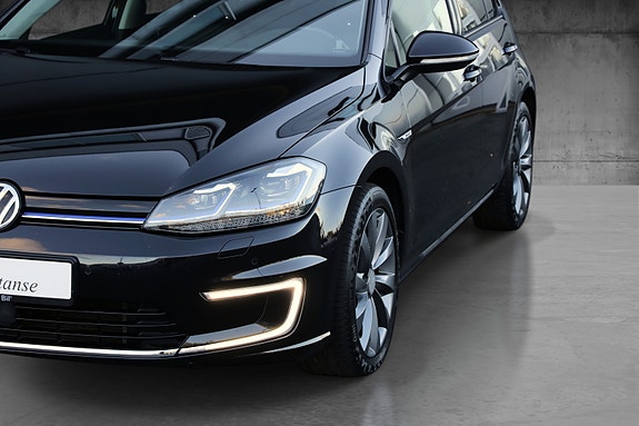 Volkswagen Golf VII 2 of 21