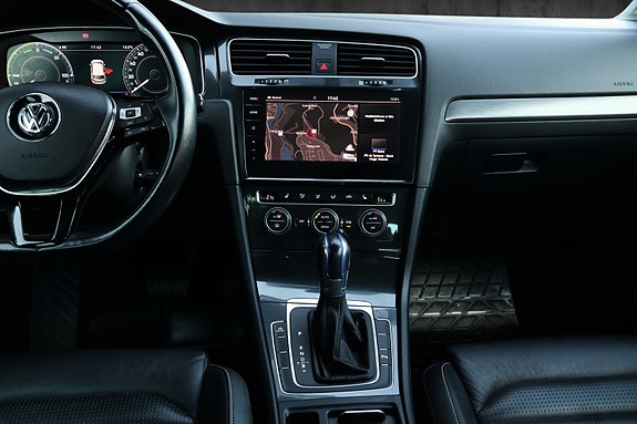 Volkswagen Golf VII 17 of 21