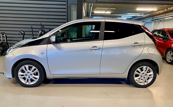 Toyota Aygo 2 of 29