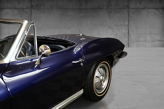 Chevrolet Corvette 4 of 26
