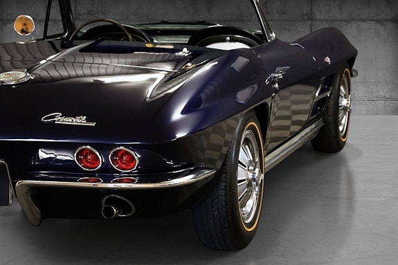 Chevrolet Corvette 11 of 26