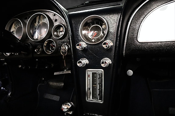 Chevrolet Corvette 25 of 26