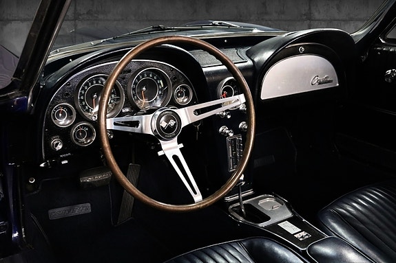 Chevrolet Corvette 21 of 26