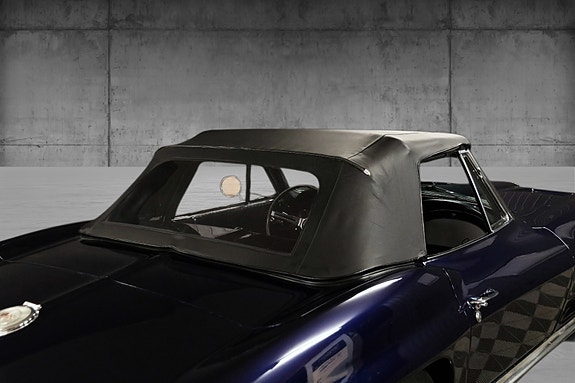 Chevrolet Corvette 16 of 26