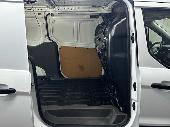Ford Transit Connect 16 of 30