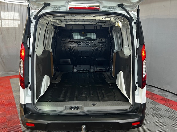 Ford Transit Connect 13 of 30