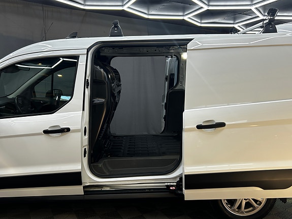 Ford Transit Connect 17 of 30