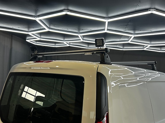 Ford Transit Connect 8 of 30