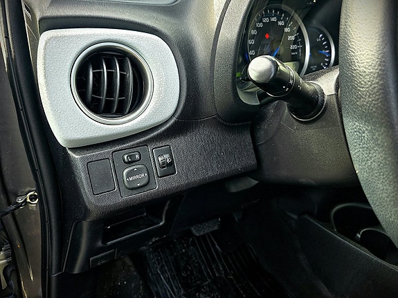 Toyota Yaris 10 of 14