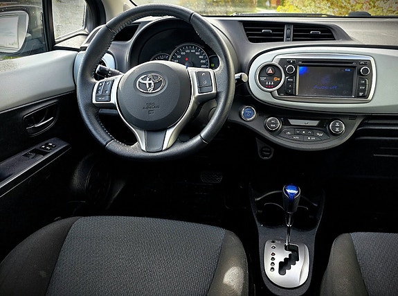 Toyota Yaris 7 of 14