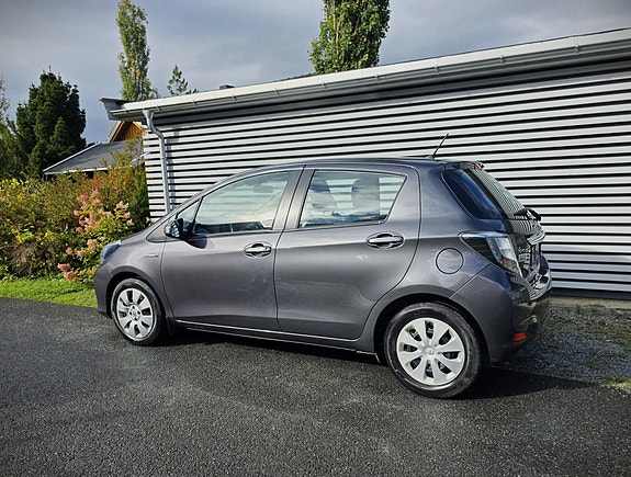 Toyota Yaris 3 of 14