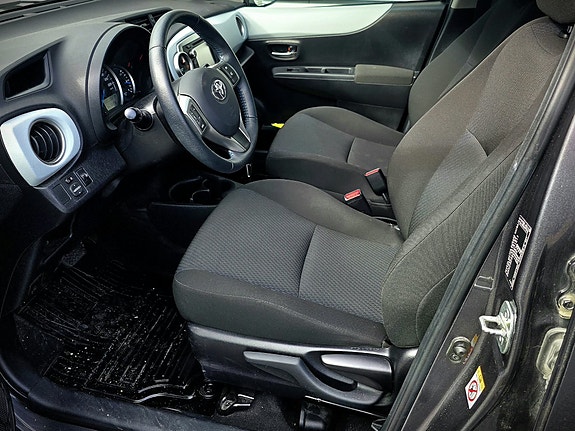 Toyota Yaris 11 of 14
