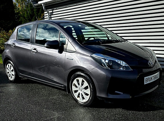 Toyota Yaris 2 of 14