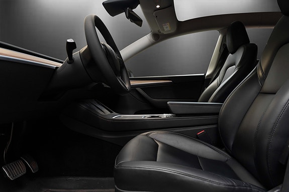 Tesla Model Y 13 of 30